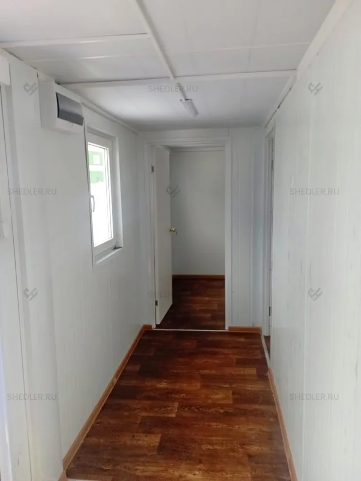 Внутреннняя отделка коридора в офисе