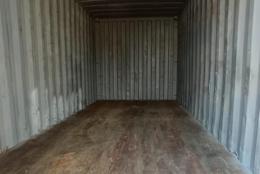 Морской контейнер 20 футов внутри