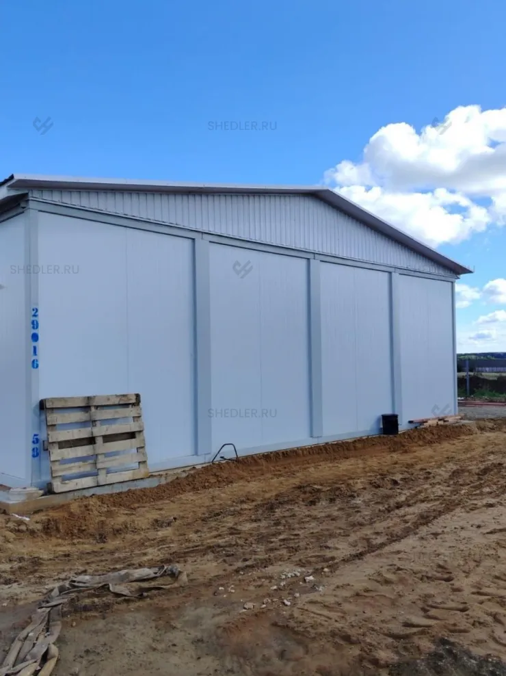 Модульное здание из 12 блок-контейнеров в деревне Пятница, Московская область